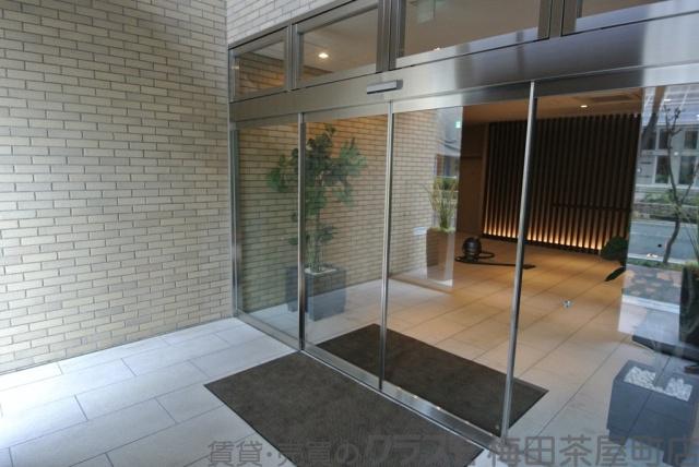 20/21 エントランス