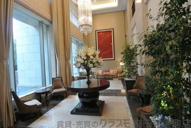 23/28 エントランス