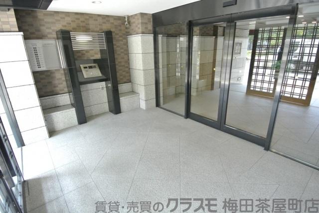 27/29 エントランス