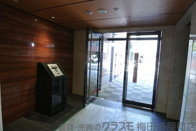 24/27 エントランス