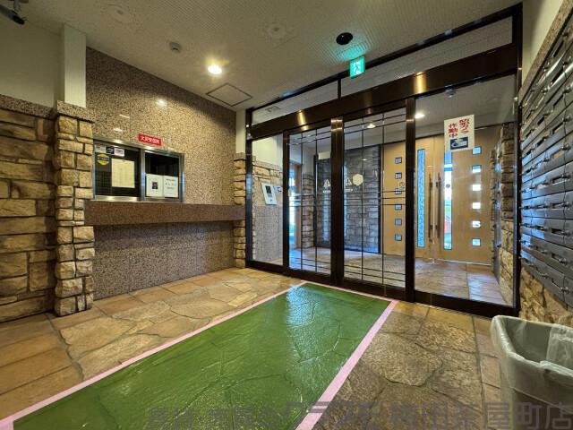 27/30 エントランス