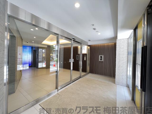 22/30 エントランス