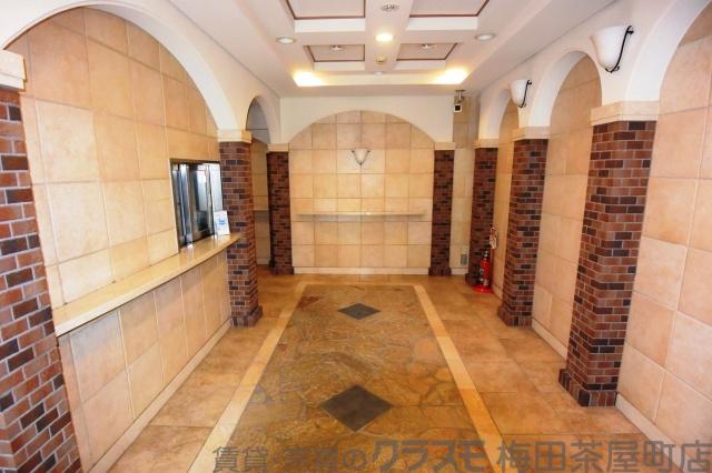 21/30 エントランス