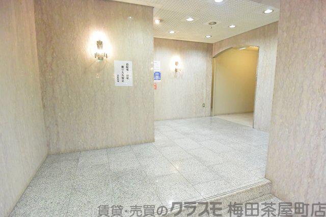 27/30 エントランス