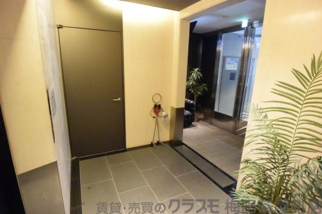 27/28 エントランス