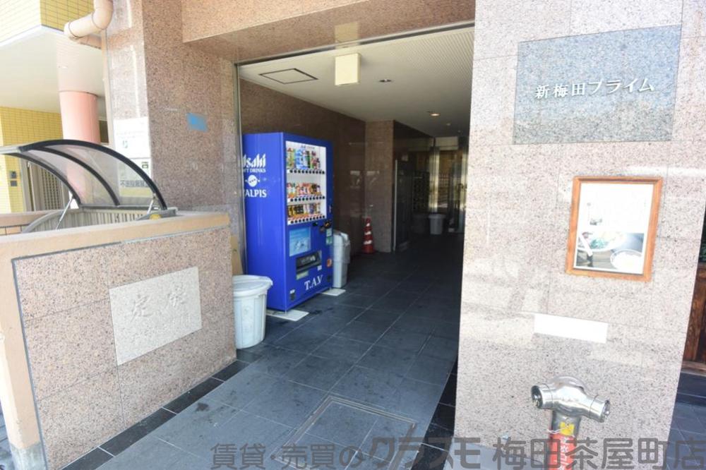 27/30 エントランス