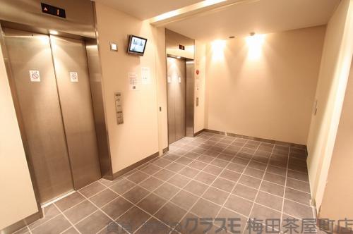 27/30 エントランス