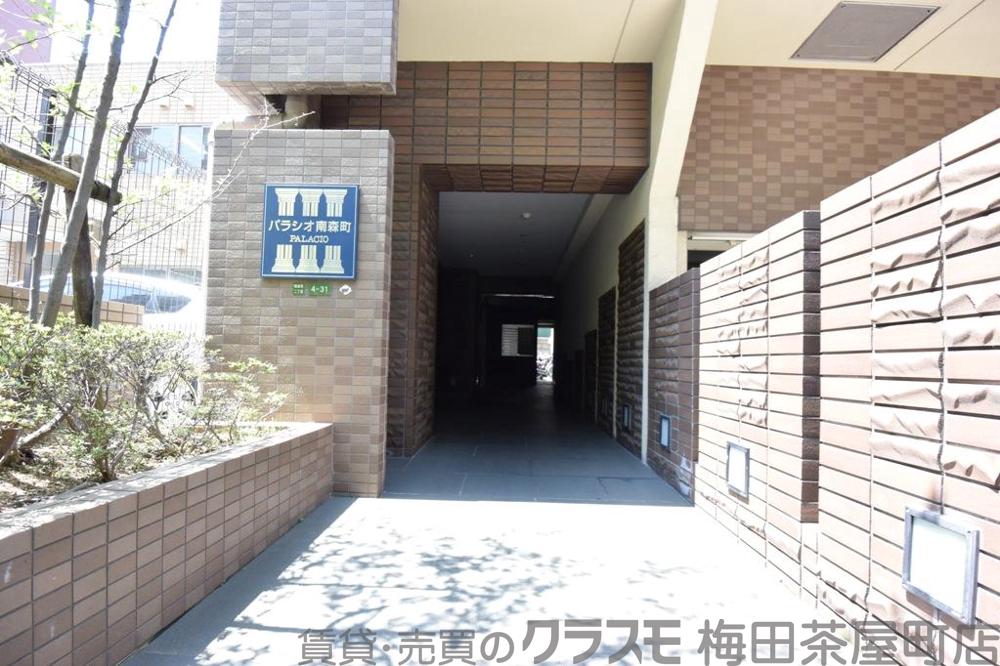 27/30 エントランス