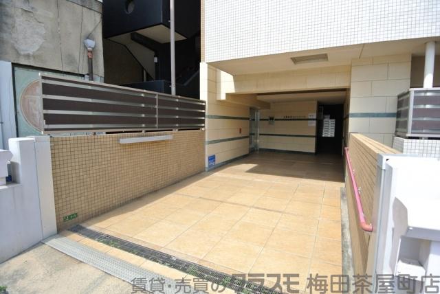 25/30 エントランス