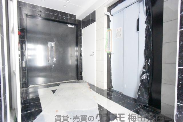 27/30 エントランス