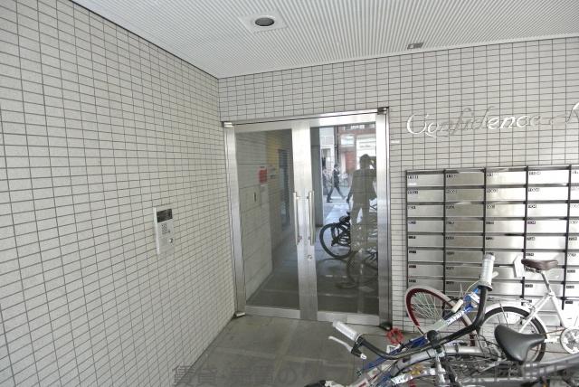 19/30 エントランス