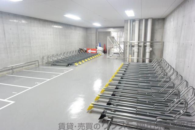 27/30 駐車場