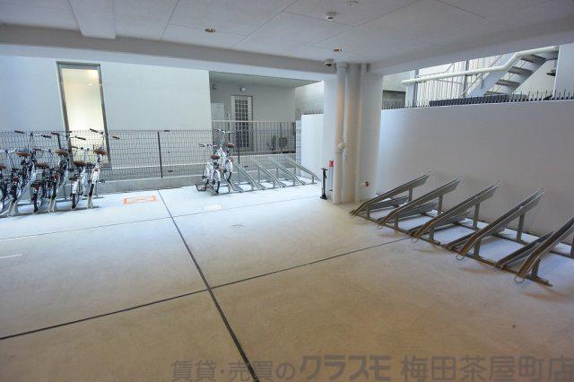 27/30 駐車場