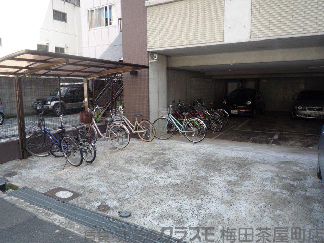 26/28 駐車場