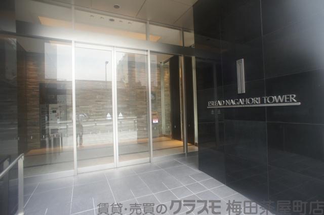 27/30 エントランス