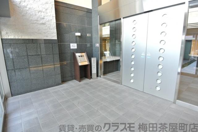 27/30 エントランス