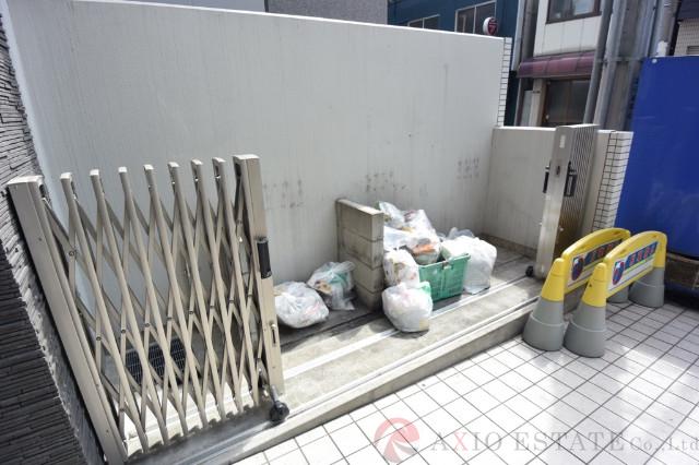 28/30 駐車場