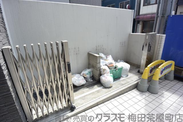 28/30 駐車場