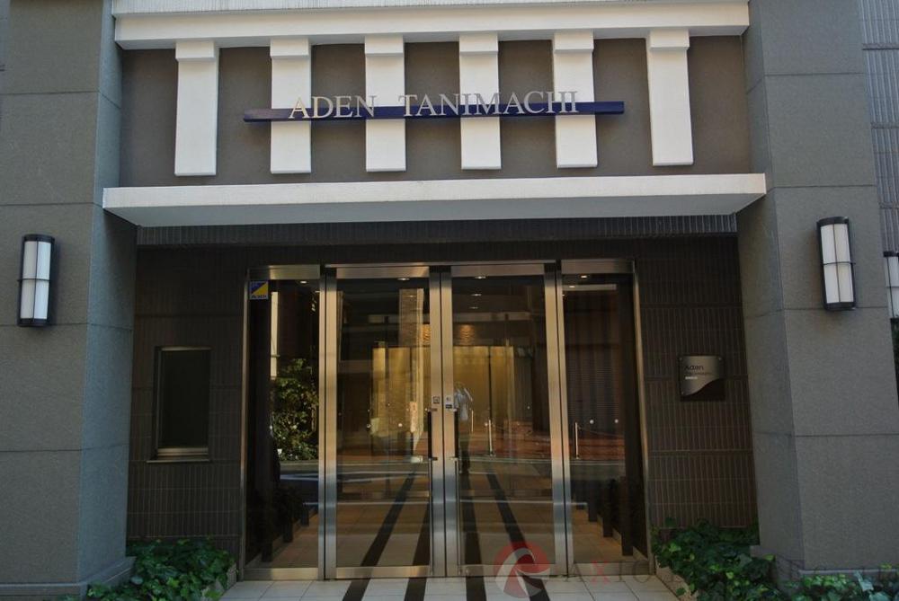 27/30 エントランス