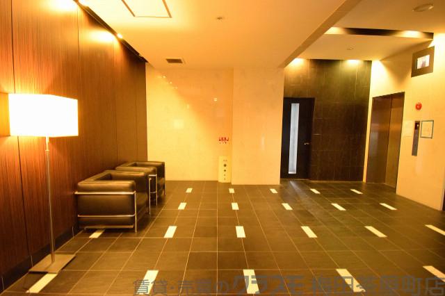 27/30 エントランス