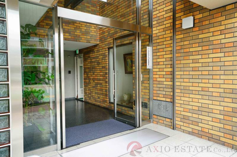 27/30 エントランス