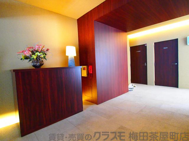 27/30 エントランス