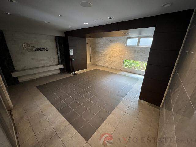 27/30 エントランス