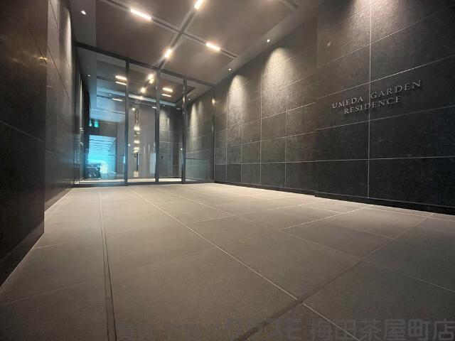 28/30 エントランス