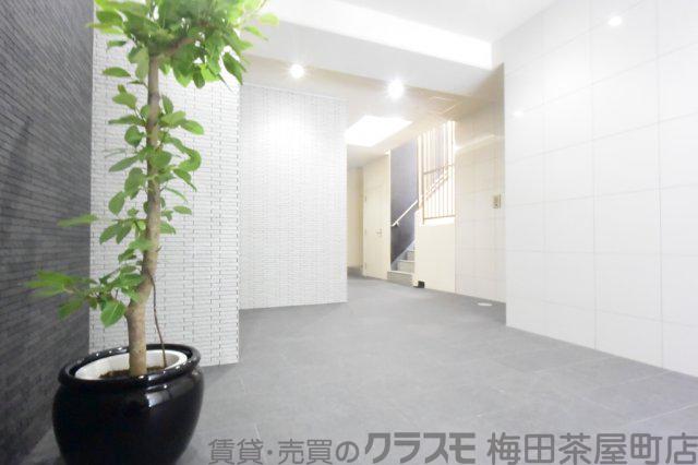 27/30 エントランス