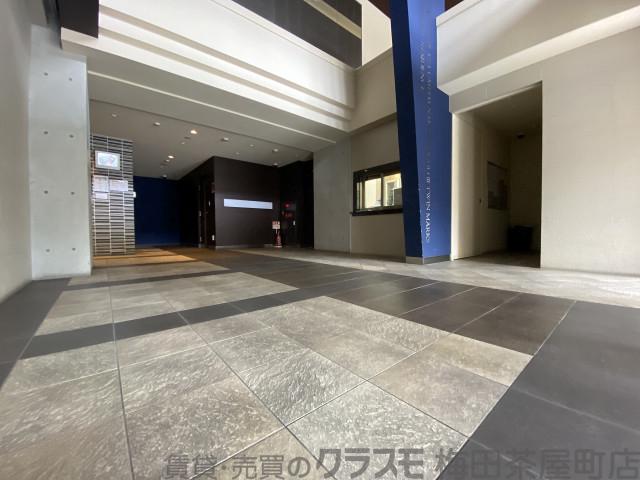 25/30 エントランス