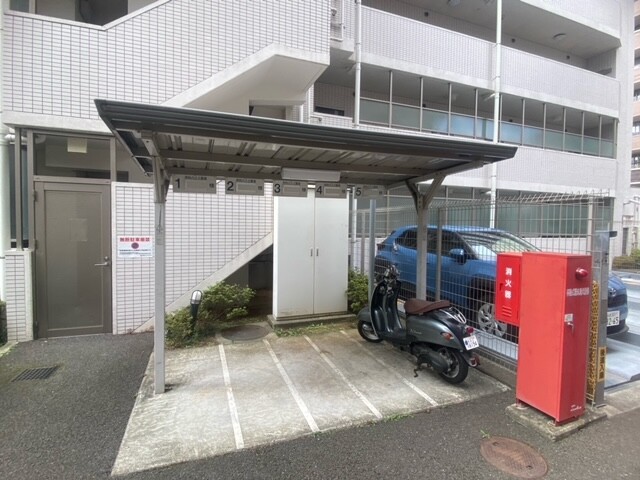 27/30 駐車場