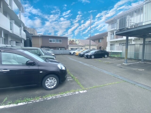 27/30 駐車場