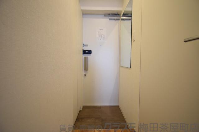 18/30 玄関