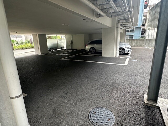 27/30 駐車場
