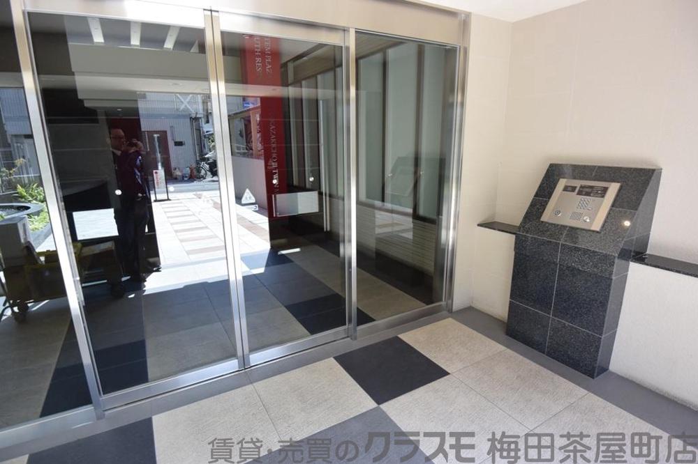 27/30 エントランス