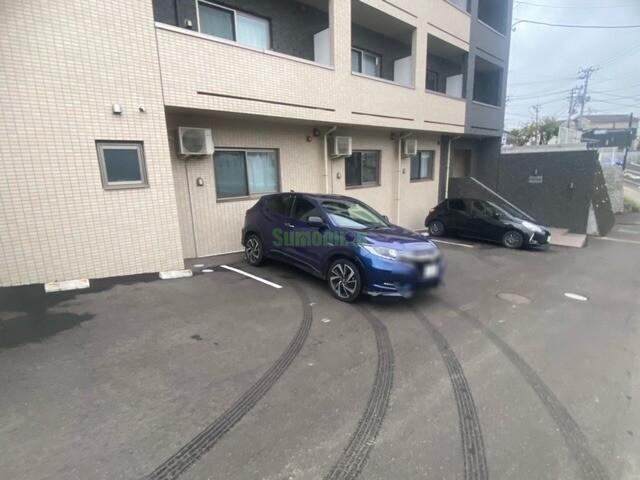 27/30 駐車場