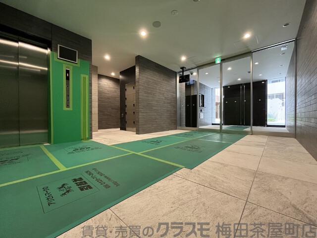 28/30 エントランス