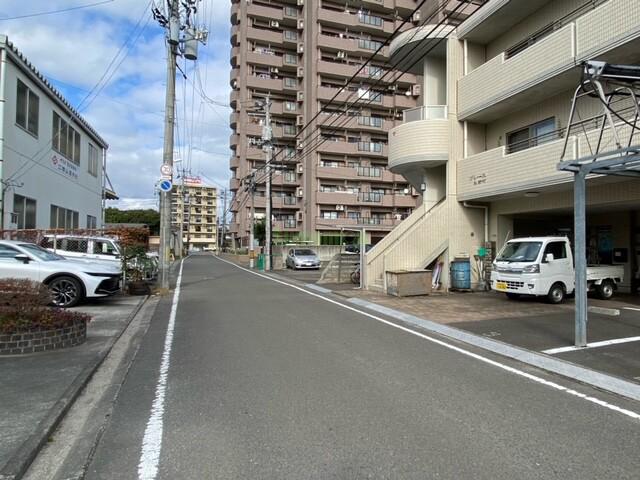 27/30 駐車場