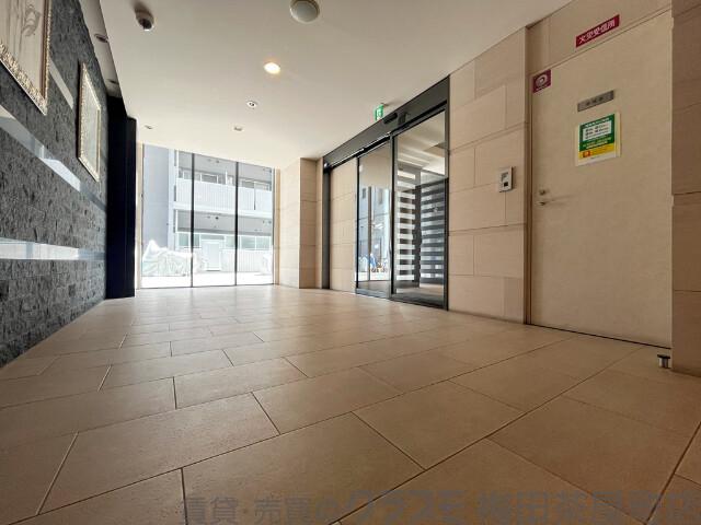 27/29 エントランス