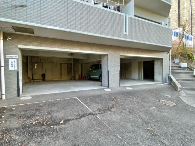 27/30 駐車場