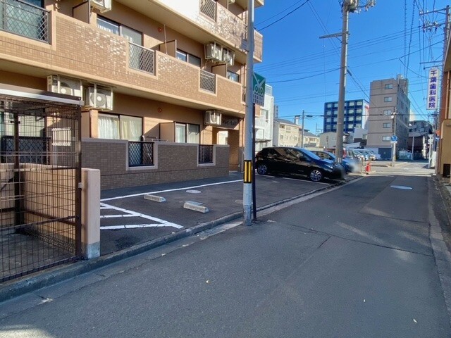27/30 駐車場