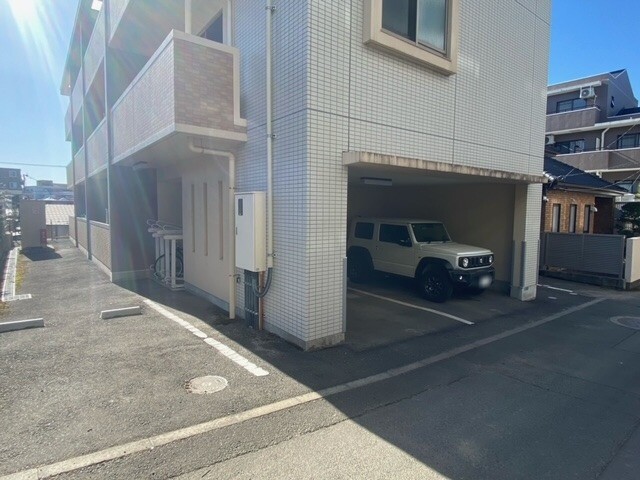 27/30 駐車場
