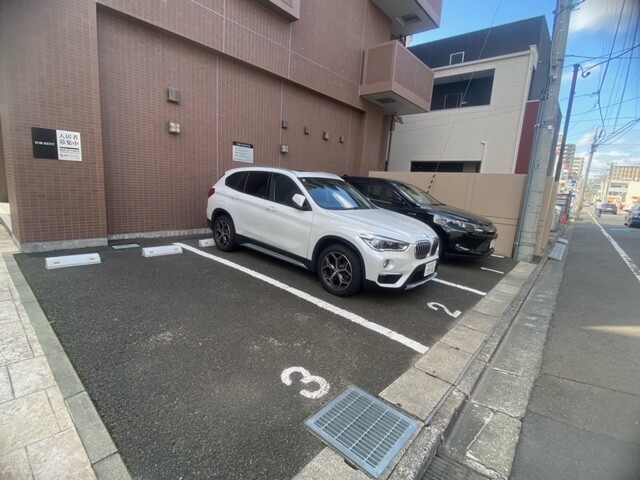 27/30 駐車場