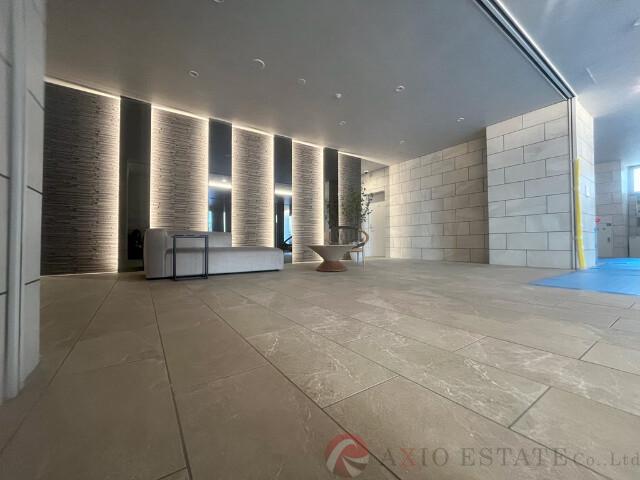 28/30 エントランス