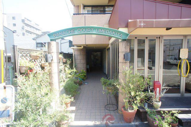 27/30 エントランス