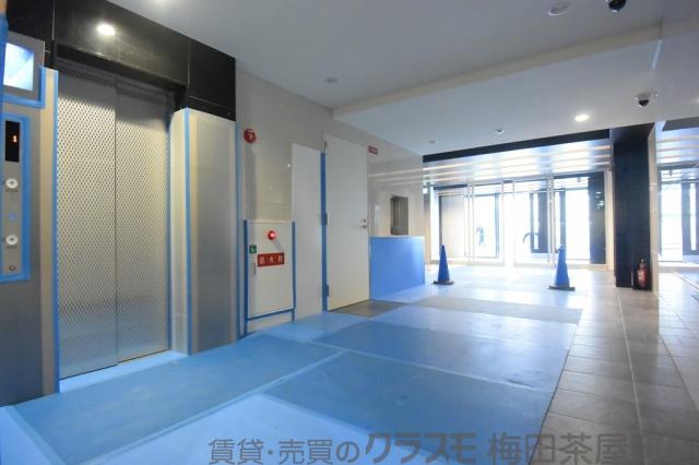 27/30 エントランス