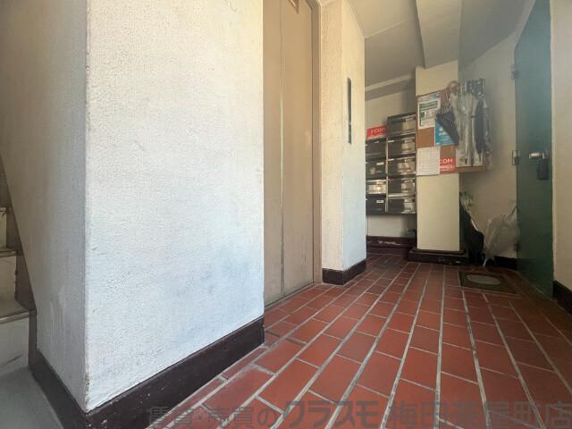 28/30 エントランス