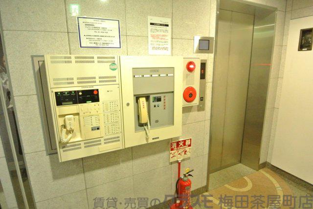 23/30 エントランス