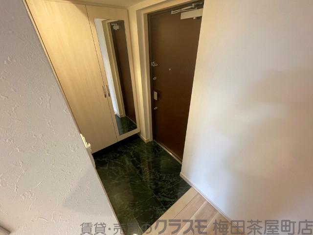 19/30 玄関