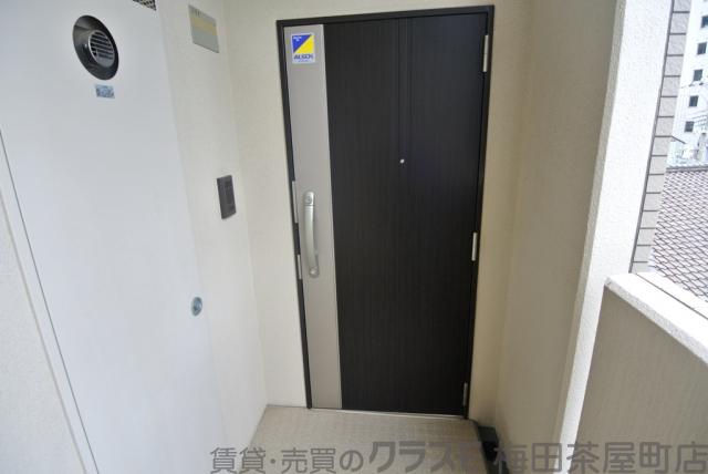 13/26 玄関